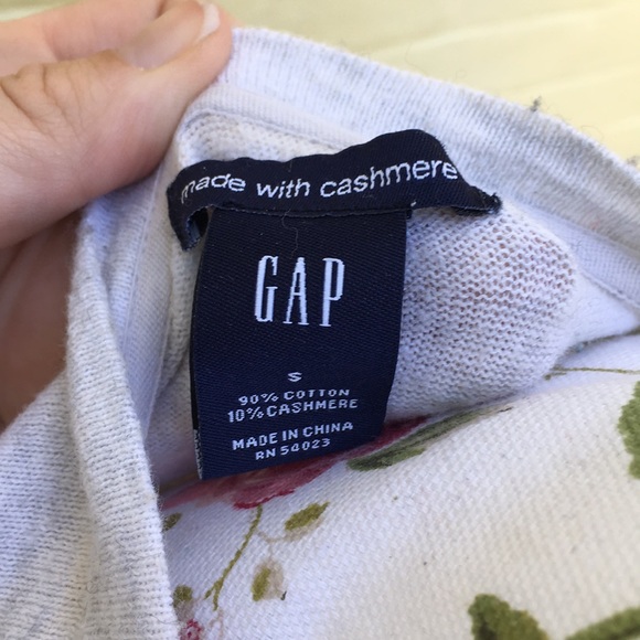 Subtle striped Gray/White 3/4 Sleeved Cardigan - Picture 5 of 6